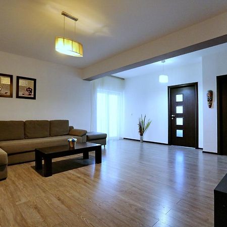 Bloc Izvor Apartment Pitesti Ngoại thất bức ảnh