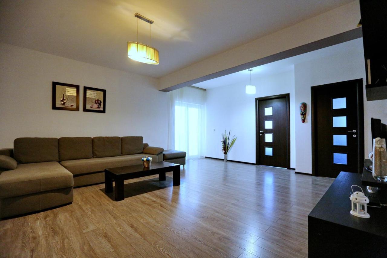 Bloc Izvor Apartment Pitesti Ngoại thất bức ảnh
