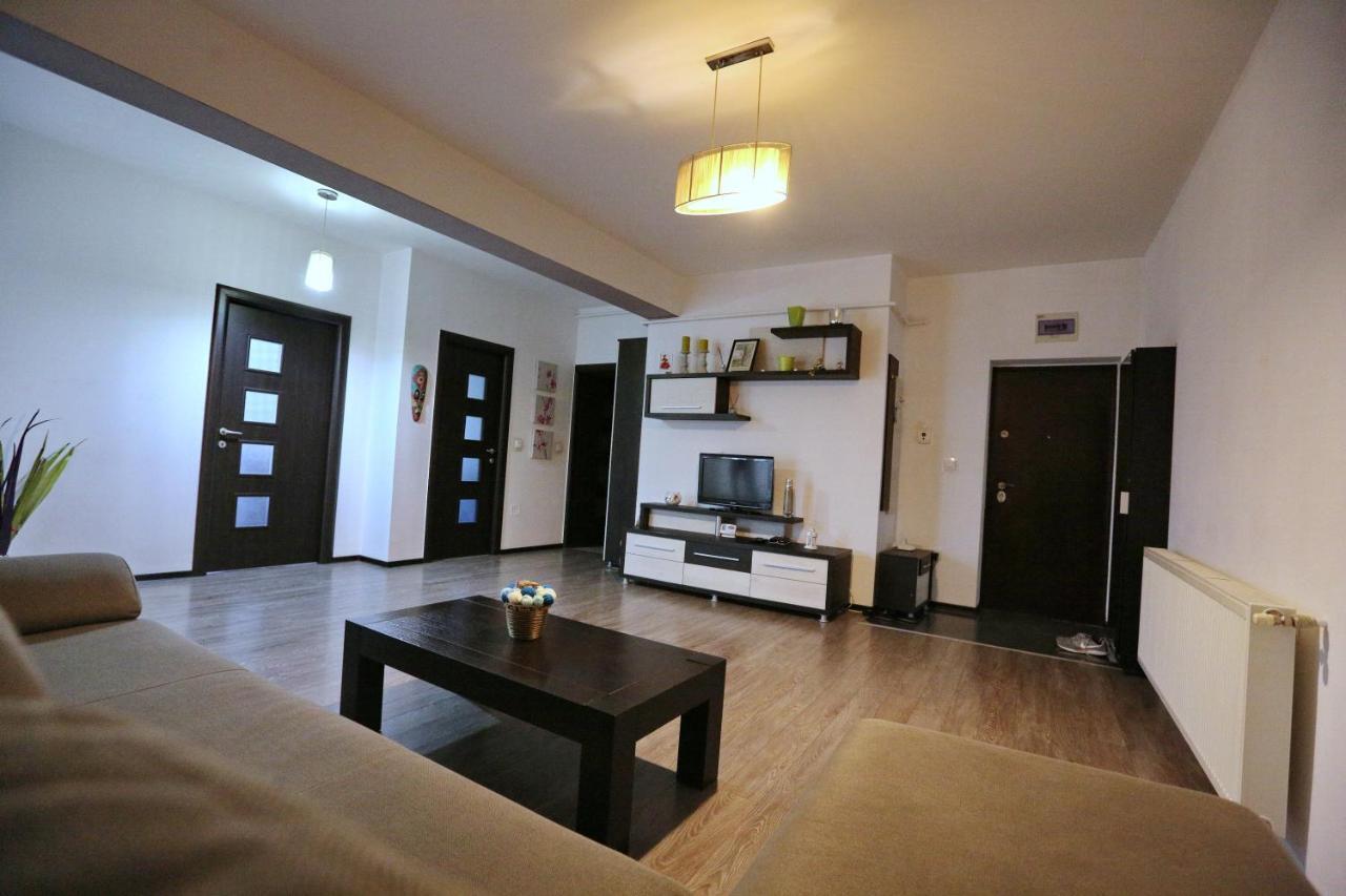 Bloc Izvor Apartment Pitesti Ngoại thất bức ảnh