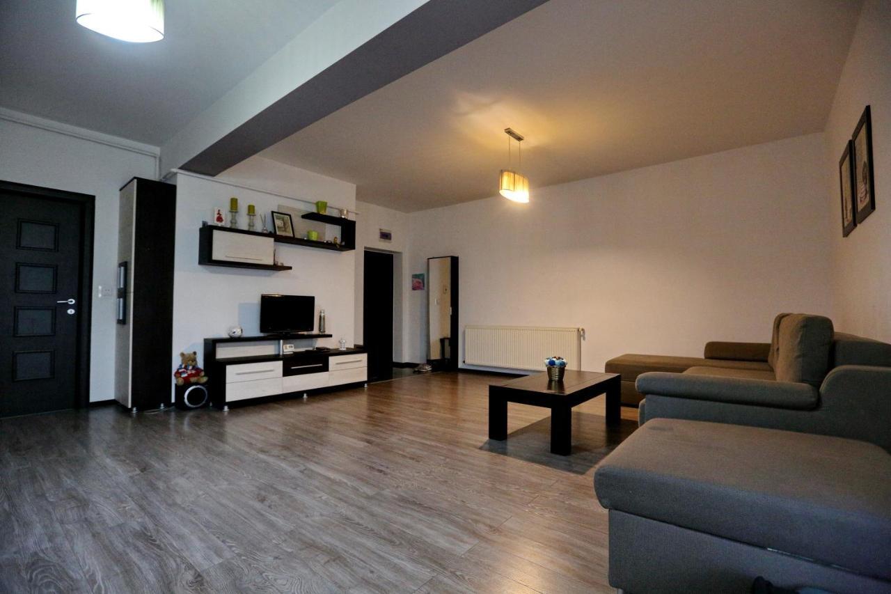 Bloc Izvor Apartment Pitesti Ngoại thất bức ảnh
