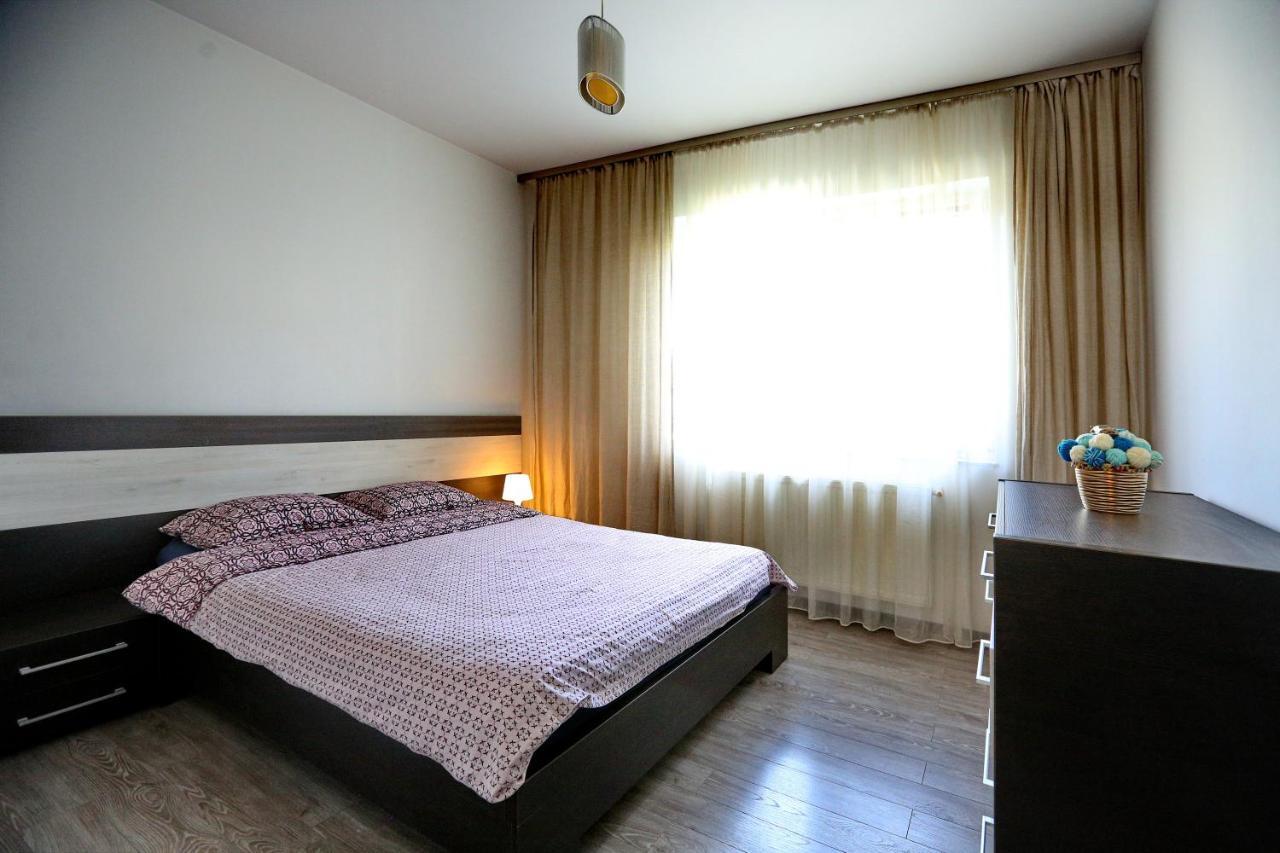Bloc Izvor Apartment Pitesti Ngoại thất bức ảnh